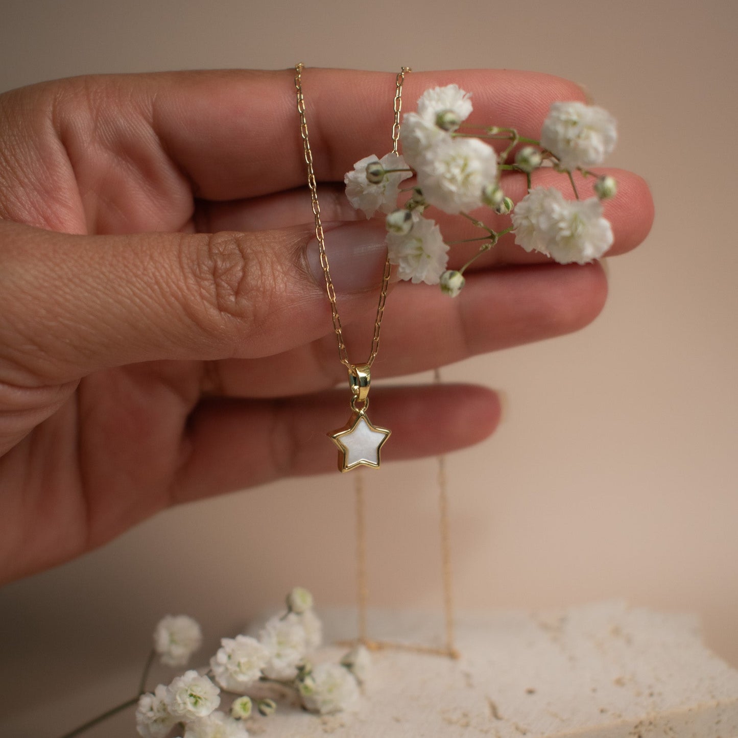 Mother of pearl star necklace with goldfilled chain